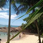 Lindo Apto à pé da praias! Jacuzzi externa, wi-fi fibra
